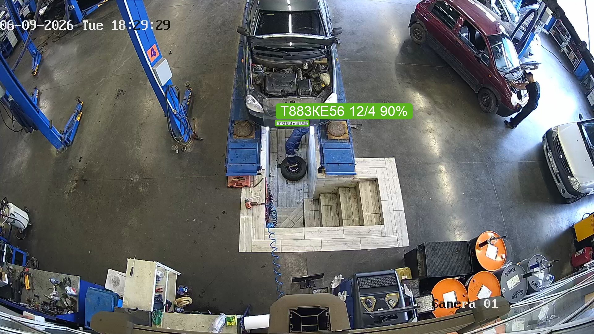 Кадр с номером T883KE56 на дальнем подъемнике