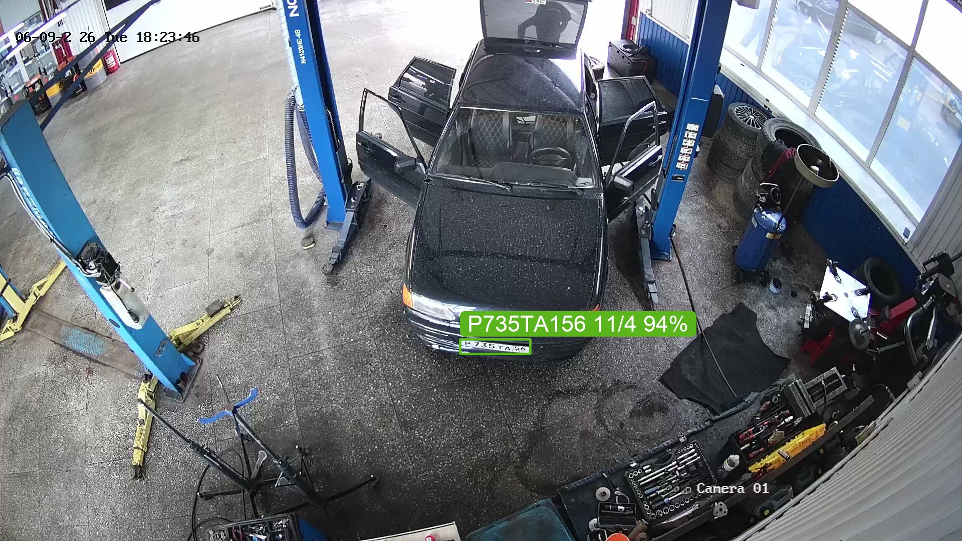 Кадр с номером P735TA156 на подъемнике